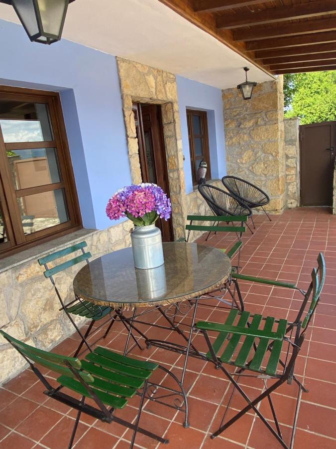 Villa Paraes Nava Exterior photo