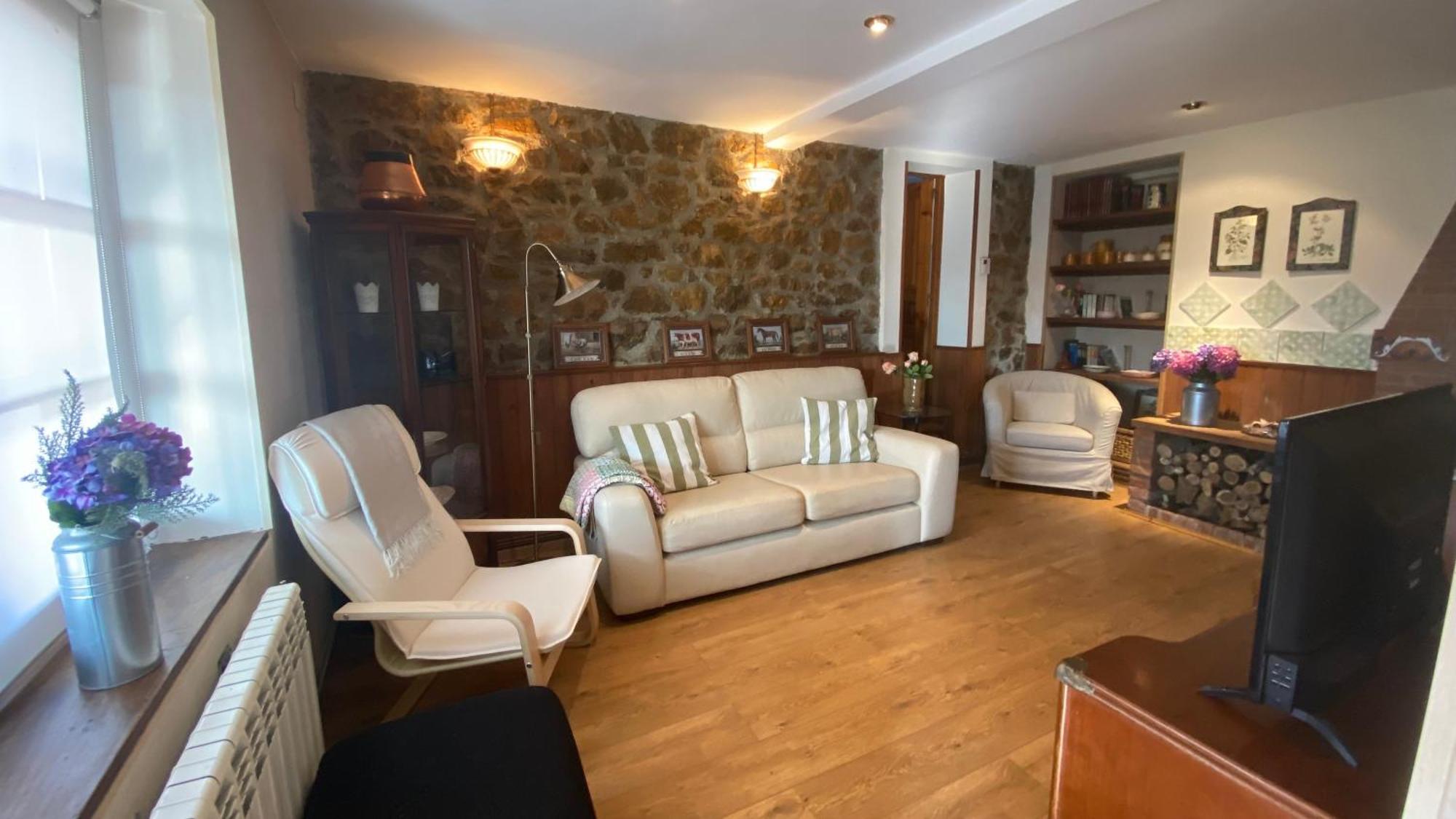 Villa Paraes Nava Exterior photo